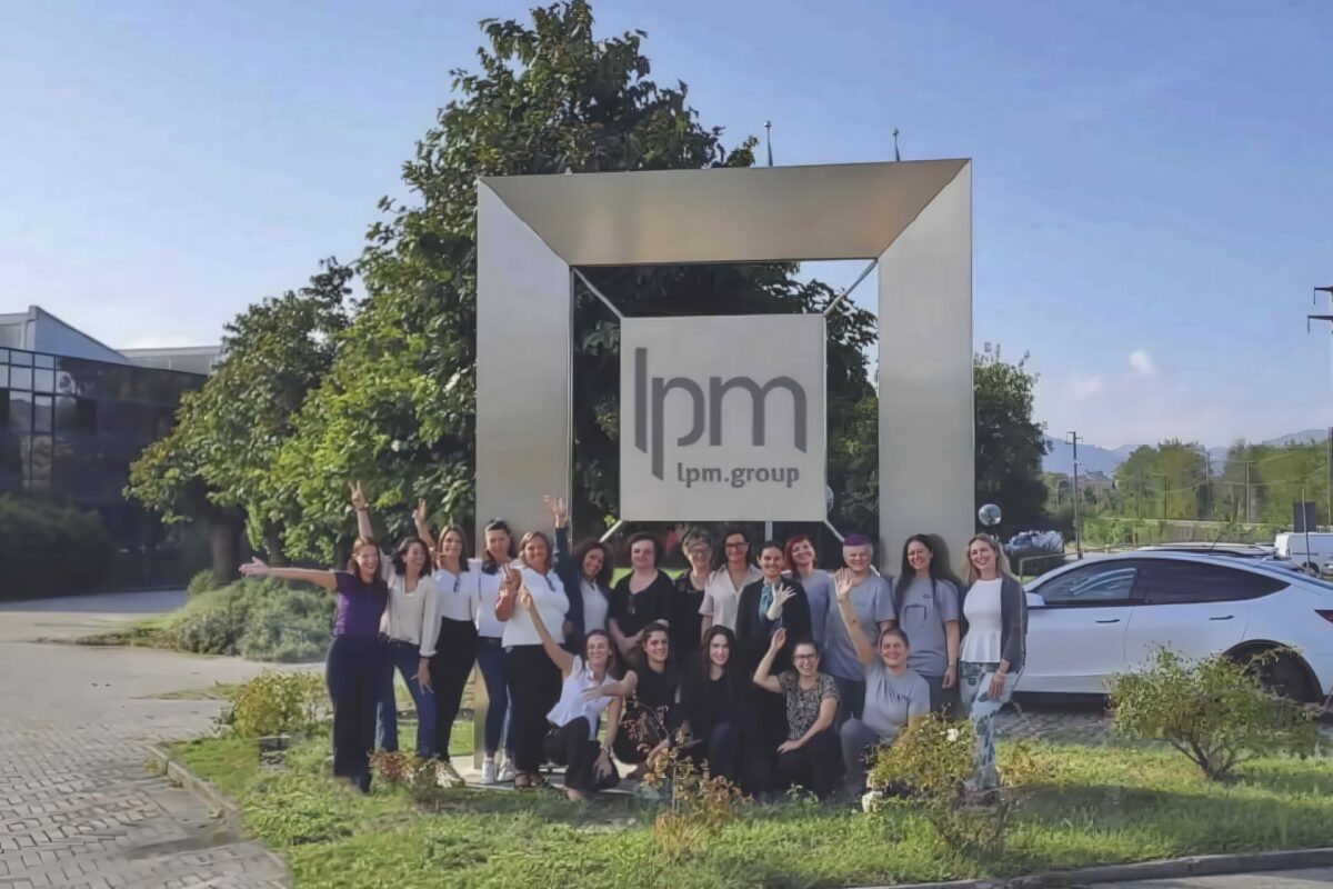 Team LPM.GROUP presso la sede aziendale in occasione della Certificazione della Parità di Genere UNI/PdR 125:2022