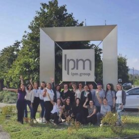 Team LPM.GROUP presso la sede aziendale in occasione della Certificazione della Parità di Genere UNI/PdR 125:2022